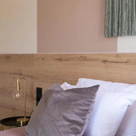 Nima1 4 Bedroom Centraly Located In ريثيمنو