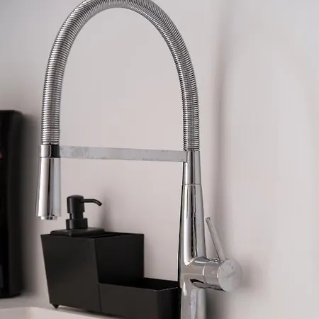 Nima1 4 Bedroom Centraly Located In شقة ريثيمنو