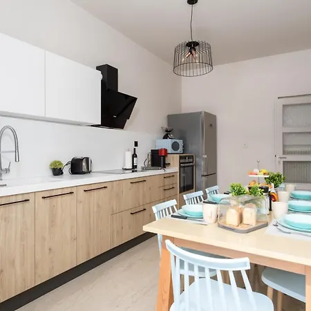 Nima1 4 Bedroom Centraly Located In *