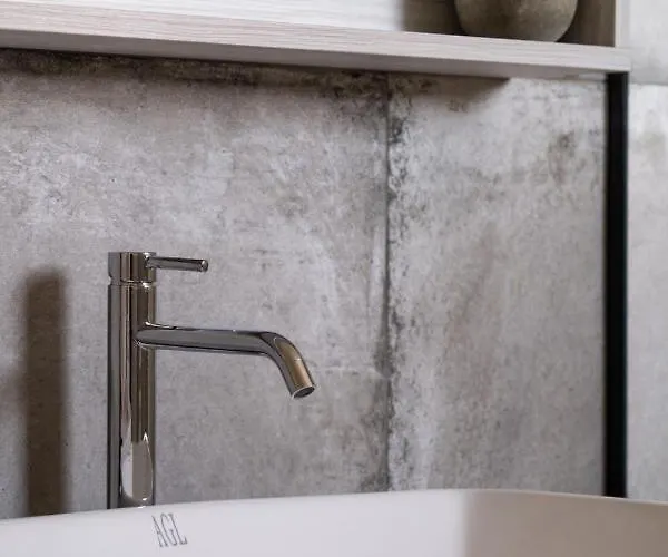 Апартаменты Nima1 4 Bedroom Centraly Located In