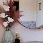 Апартаменти Nima1 4 Bedroom Centraly Located In