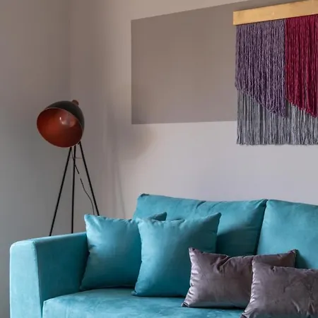 Nima1 4 Bedroom Centraly Located In