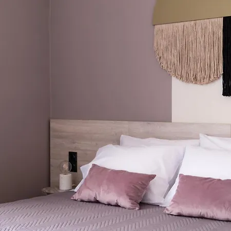 Nima1 4 Bedroom Centraly Located In *