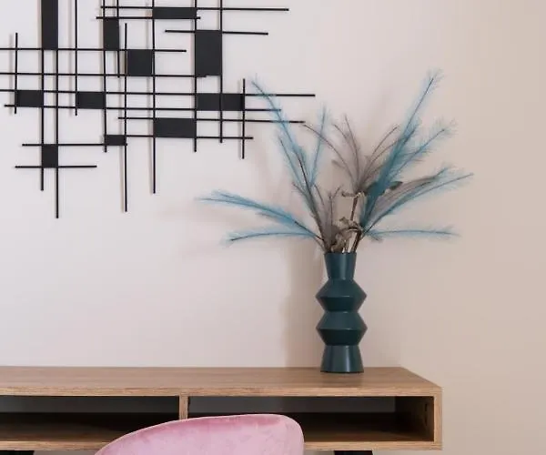 Nima1 4 Bedroom Centraly Located In Appartamento