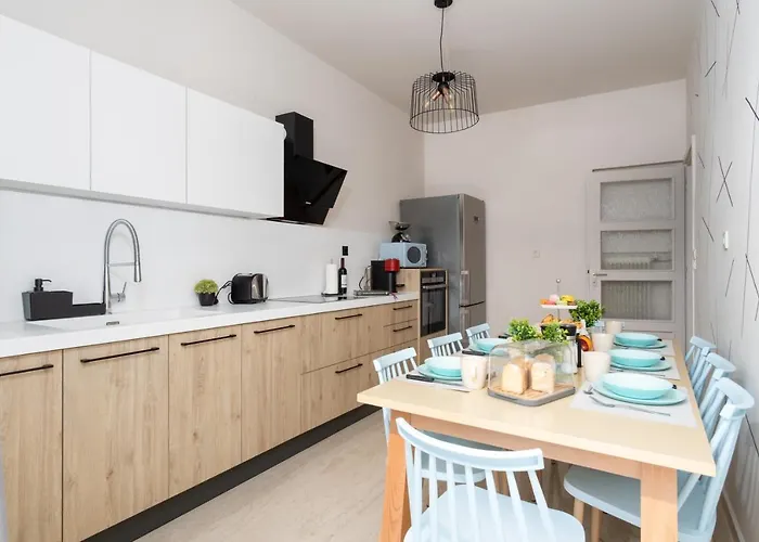 Nima1 4 Bedroom Centraly Located In *