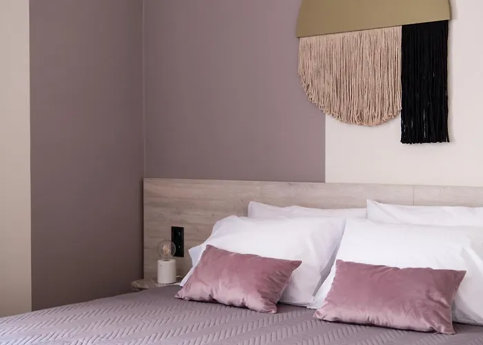 Nima1 4 Bedroom Centraly Located In *